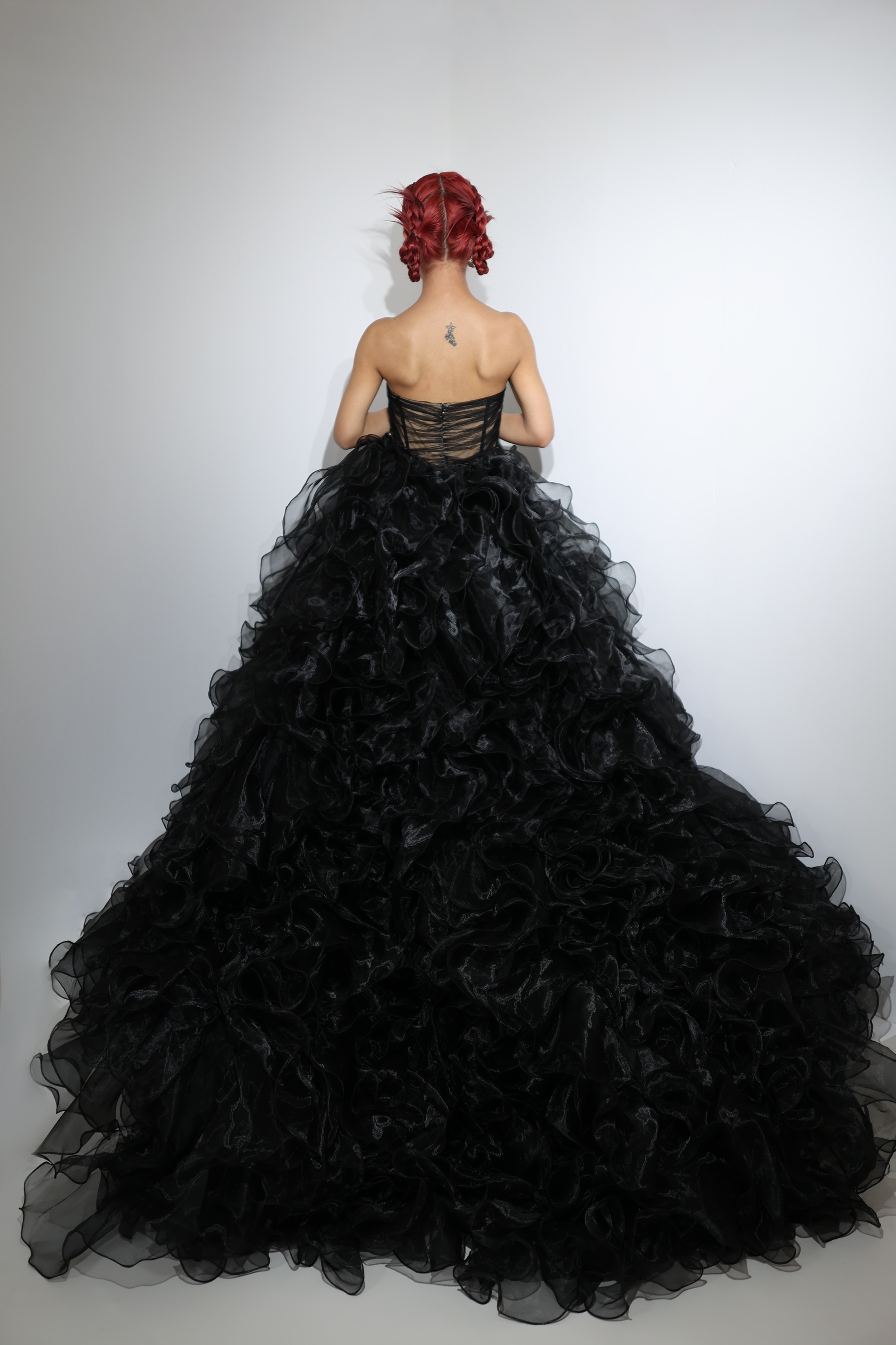 送料無料！華やかなトレーン ブラック 上質オーガンジー 取り外し 绮丽な 華やか  ふわふわ 前撮り