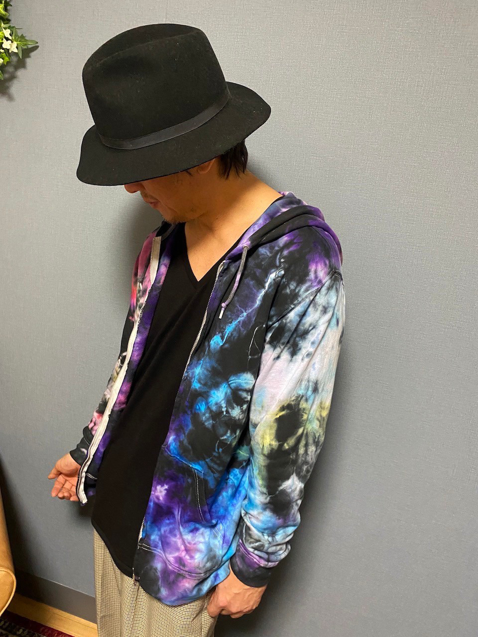 タイダイ染め　フーディ　ジップアップ　パーカー ブラック×カラフル　XLサイズ HD23-05