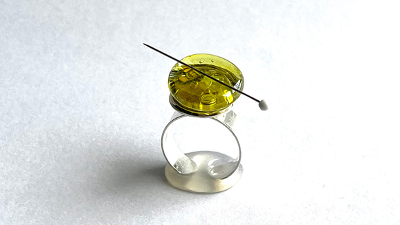 針がくっつく指輪型針刺し　日本のおはじきアクア「イエロー」【本日プレゼントラッピングBox無料！】 1枚目の画像