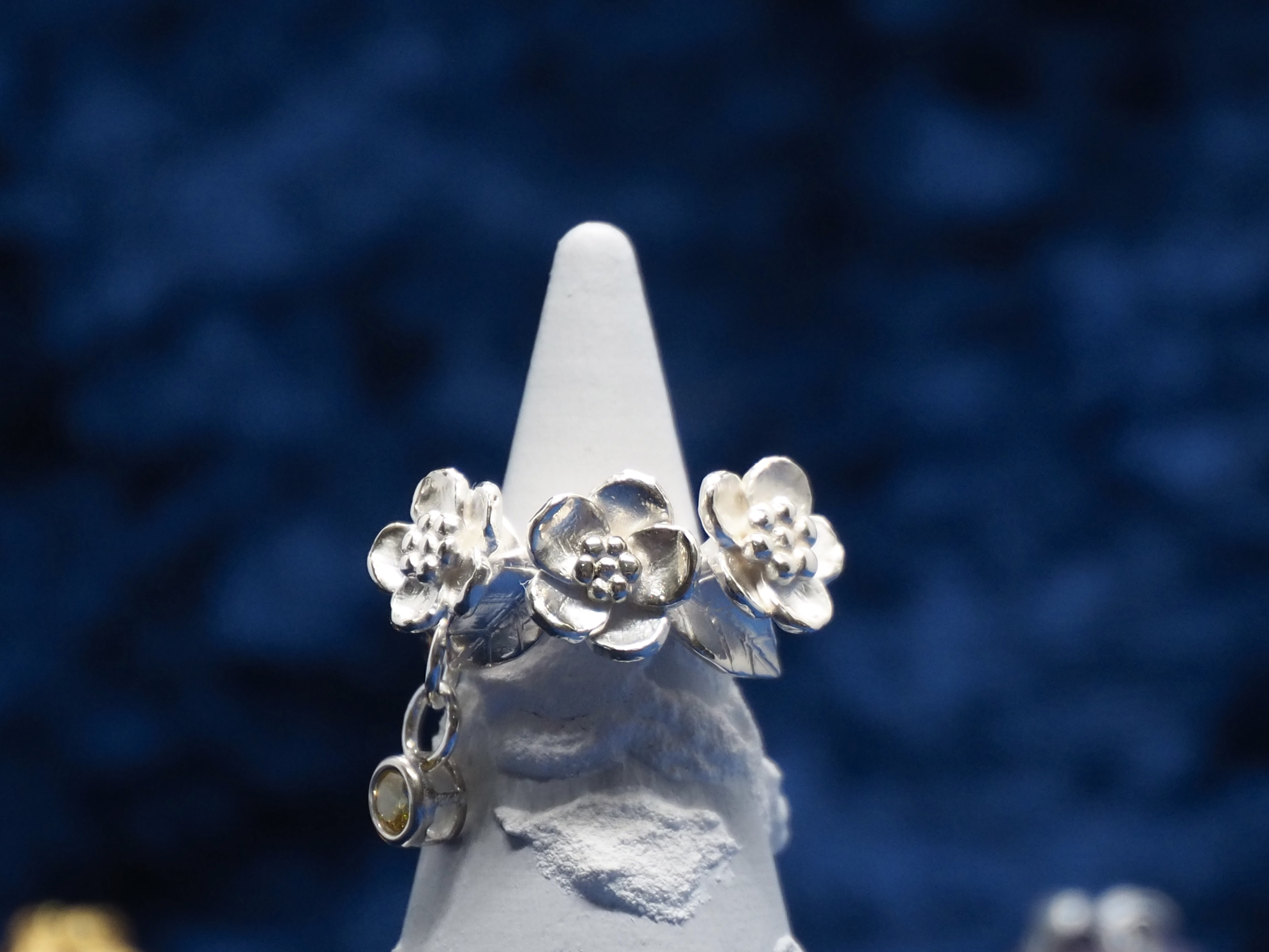 山吹のイヤーカフ(大)(片耳用)Silver925 ※キュービックジルコニアの色変更可 4,235円