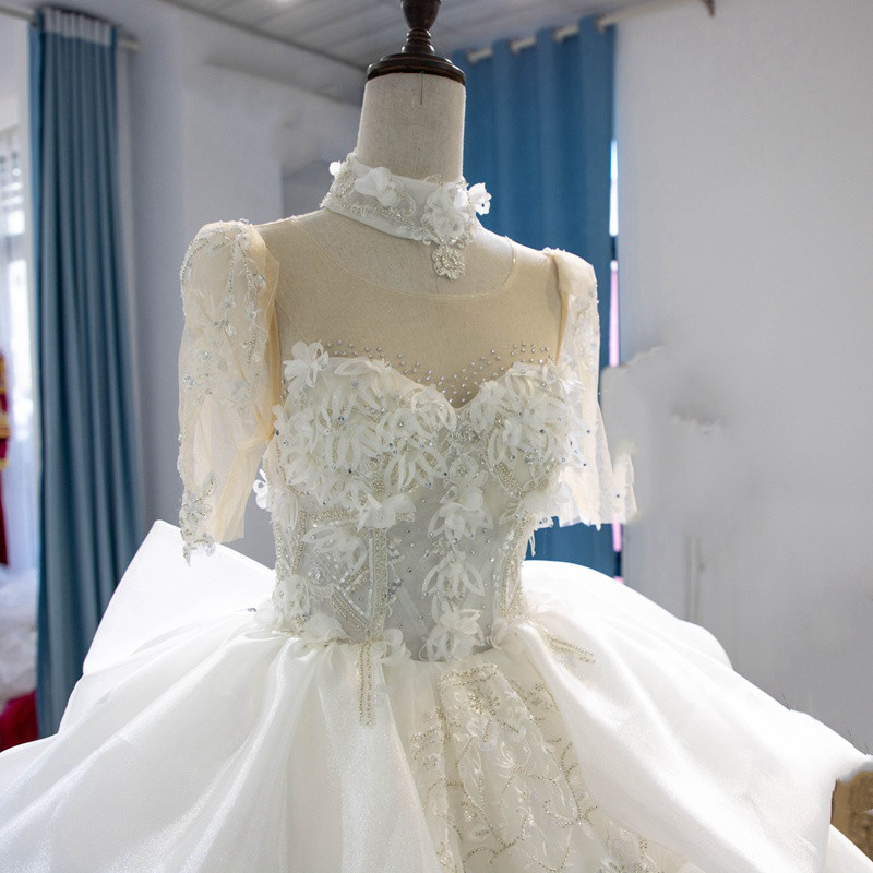 結婚式 おしゃれ上級者に人気  パール 柔らかく重ねたフレアスウェディングドレス 豪華ロングトレーン 前撮り M022