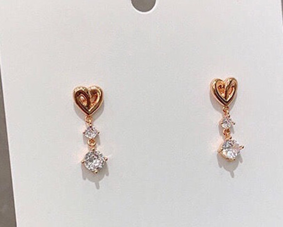 ハート 揺れる CZダイヤ ピアス ／ 樹脂イヤリング キラキラ