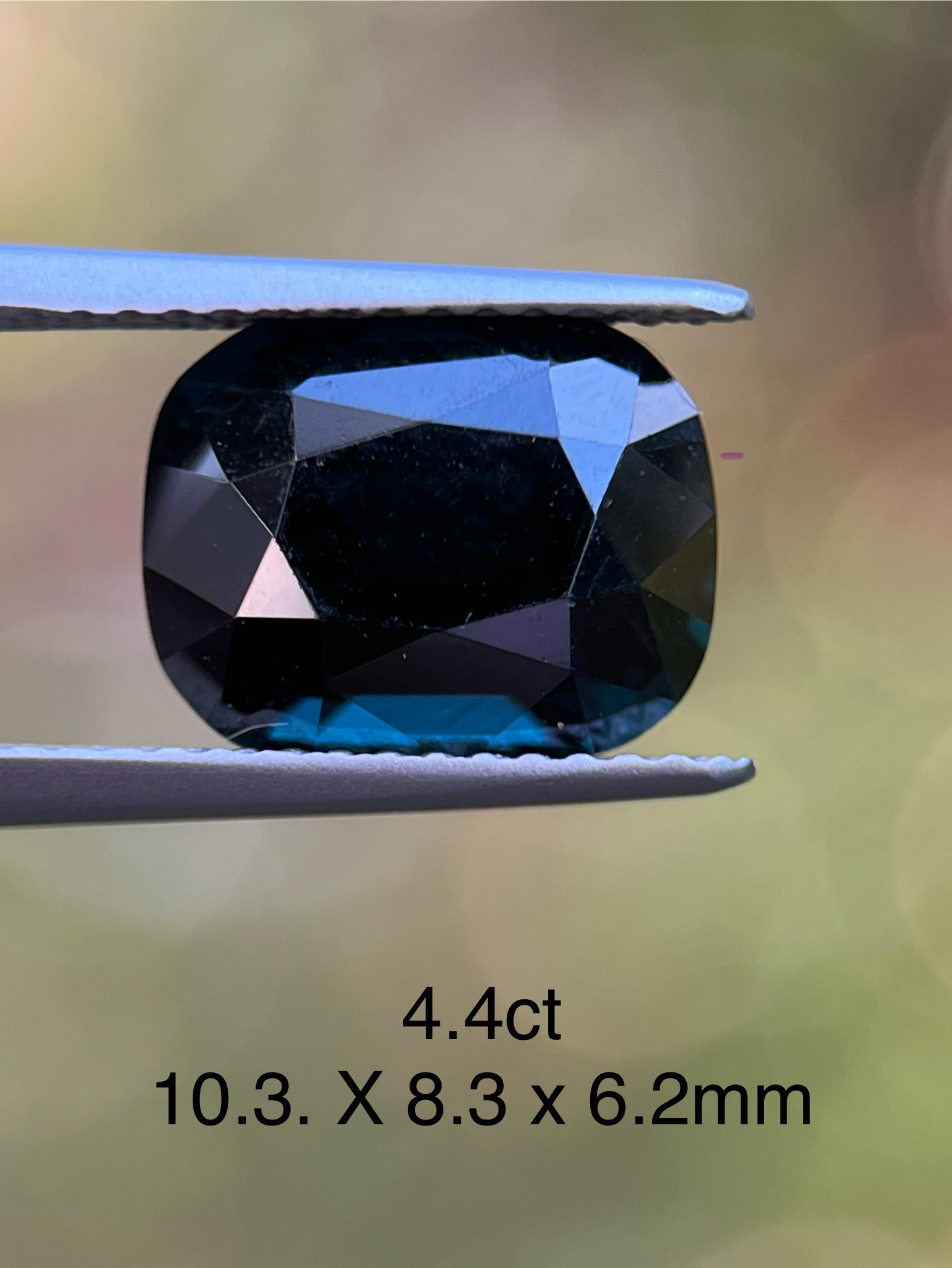 ブルースピネルルース4.4ct Dark blue spinel