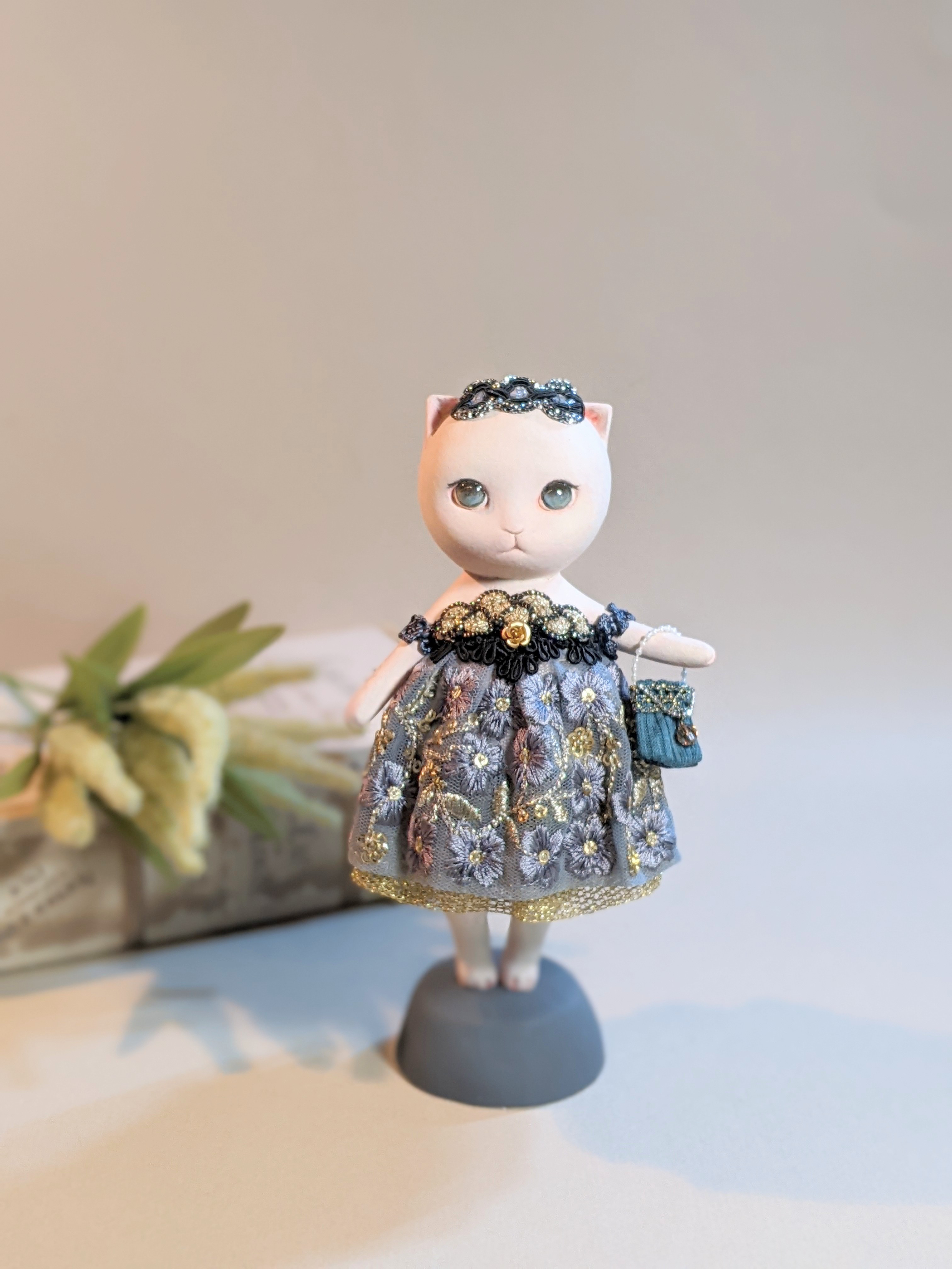 ねこ人形『バレエを見に行くビクトリア』