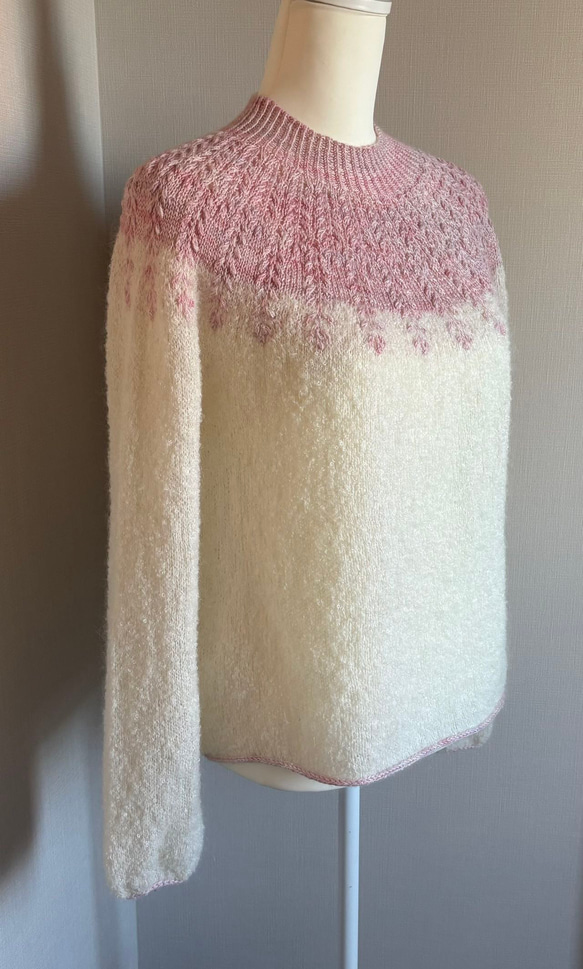 手編み 花柄ツートンセーター (ピンク&クリーム) 1枚目の画像