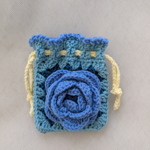 バラのかぎ編みポーチ 1 / コットン ハンドメイド かぎ針編み フラワー