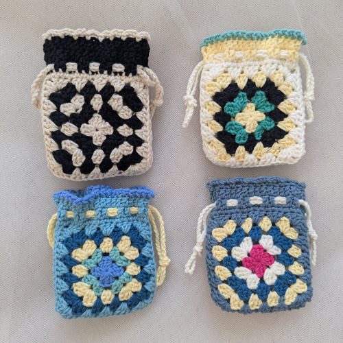 バラのかぎ編みポーチ 1 / コットン ハンドメイド かぎ針編み フラワー