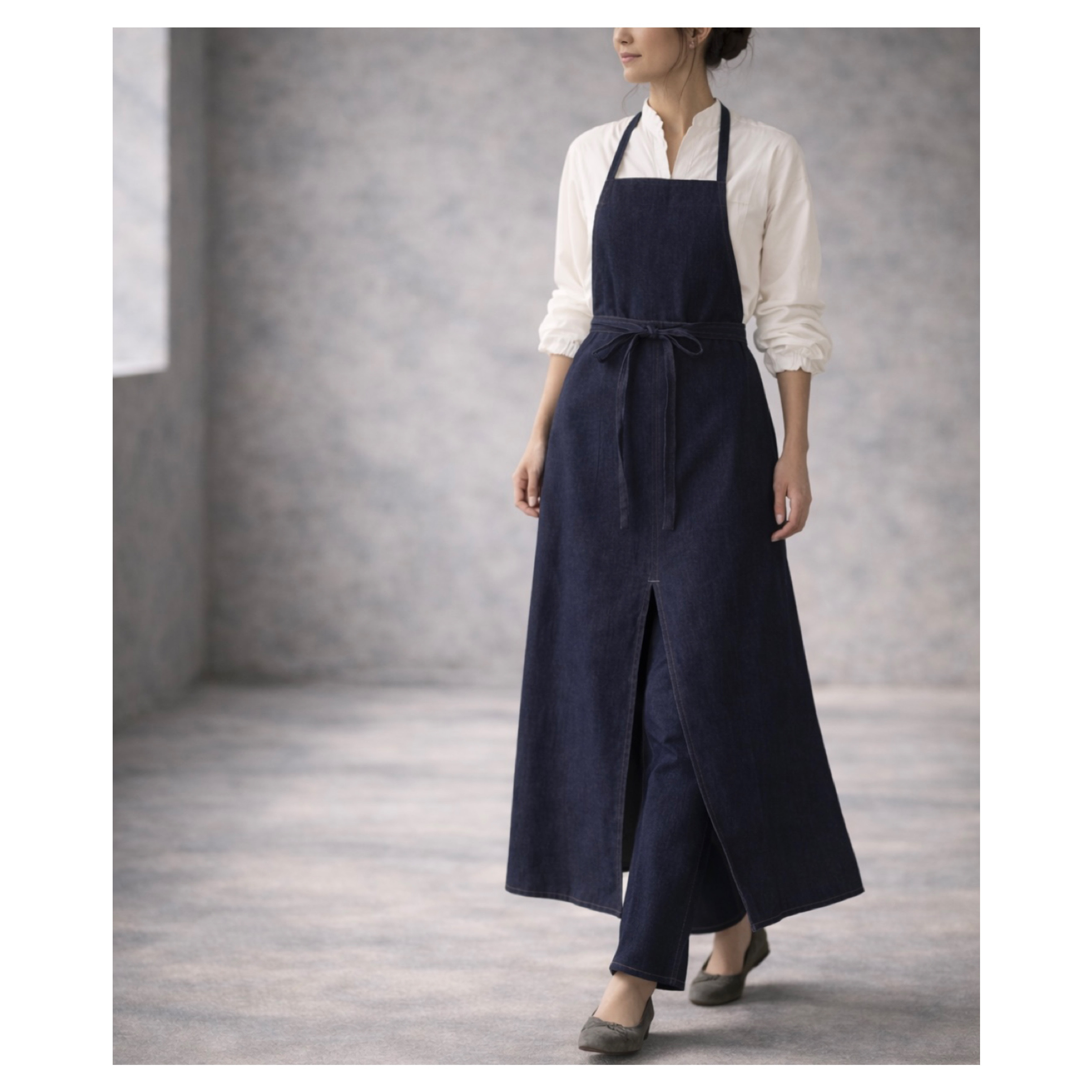 岡山児島デニムで仕立てた、前スリット美シルエットライトオンスソフトデニムエプロンドレス／エプロンワンピース／インディゴ