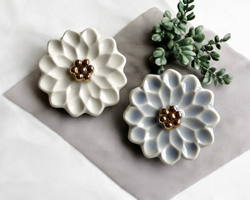 陶器ﾌﾞﾛｰﾁ ダリア ブローチ Nassun 通販 1872880｜Creema(クリーマ