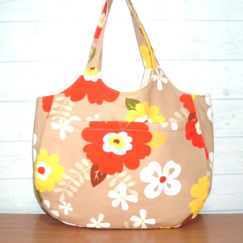 トートバッグ等　チャッピー 在庫処分】赤と黄色の大きな花柄のトートバッグ外付オープンポケット付