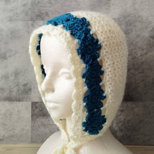 ハンドメイド ニット帽子 耳当て付き　白　かぎ針編み　高級シルクリボン ハンドメイド ニット帽子 耳当て付き 白 かぎ針編み 高級シルク