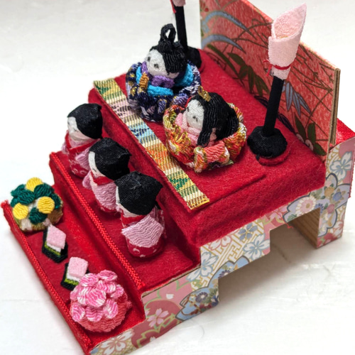 ミニチュアサイズのお雛様 ✿ちりめん細工のお雛様三段飾り✿ ひな人形