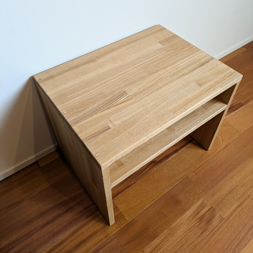 リノリウム×タモ　サイドテーブル　カフェテーブル　ハンドメイド リノリウム×タモ 丸い天板のサイドテーブル カフェテーブル