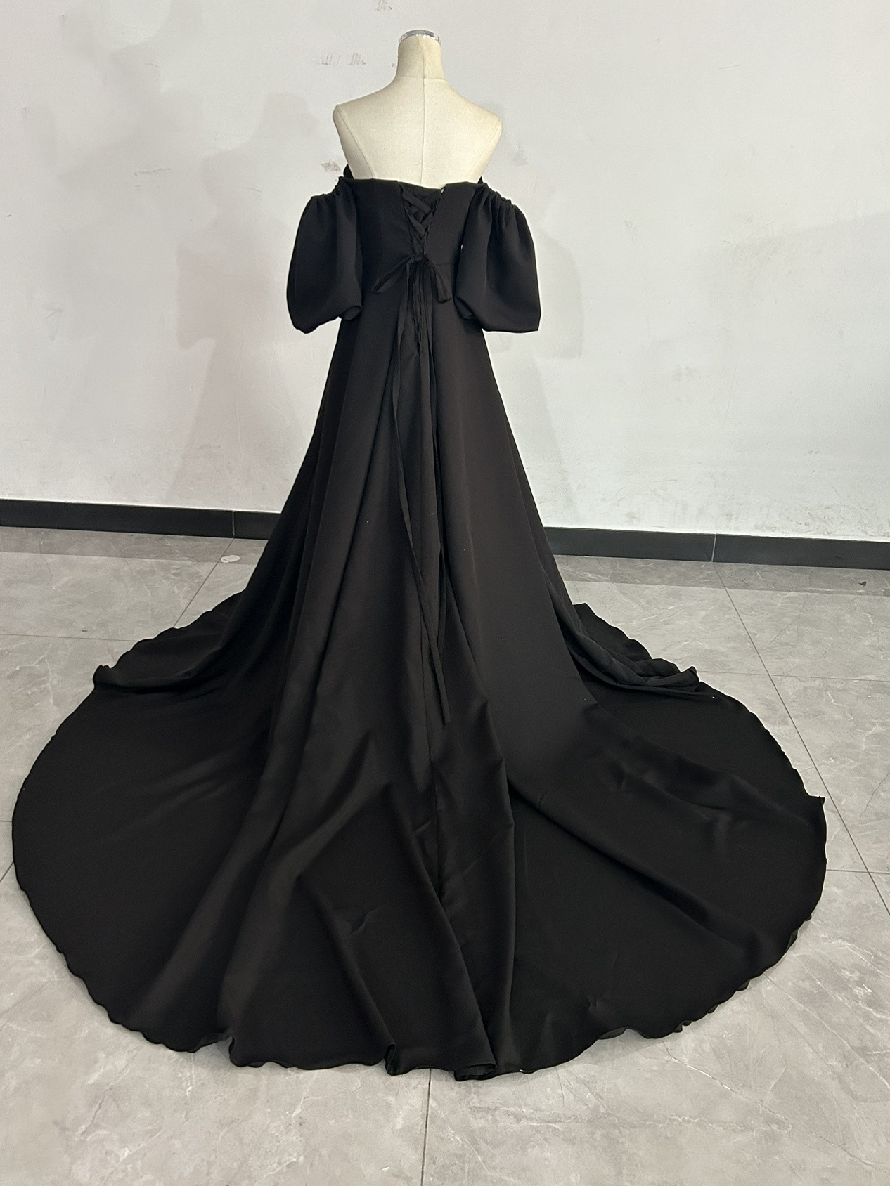 人気上昇 オフショル 黑 パーティードレス 二次会 前撮り 挙式 パフスリーブ　マット生地