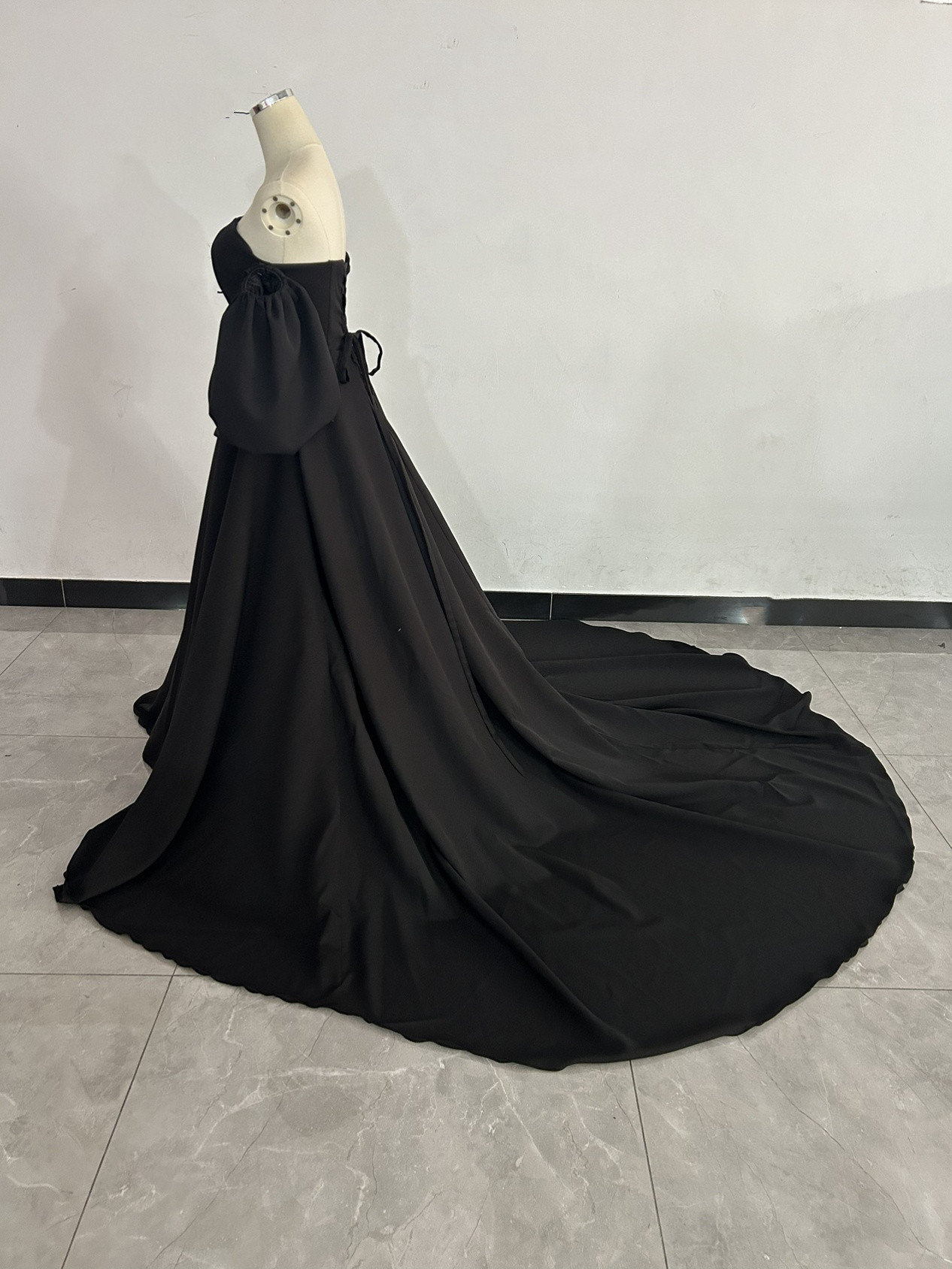 人気上昇 オフショル 黑 パーティードレス 二次会 前撮り 挙式 パフスリーブ　マット生地