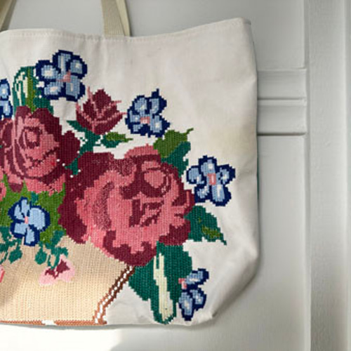 刺繍のトートバッグ バラの花かご トートバッグ しまくま堂的お針箱 