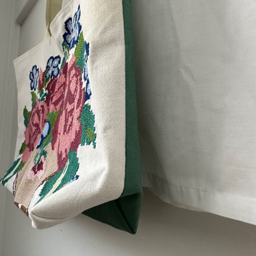 刺繍のトートバッグ バラの花かご トートバッグ しまくま堂的お針箱 