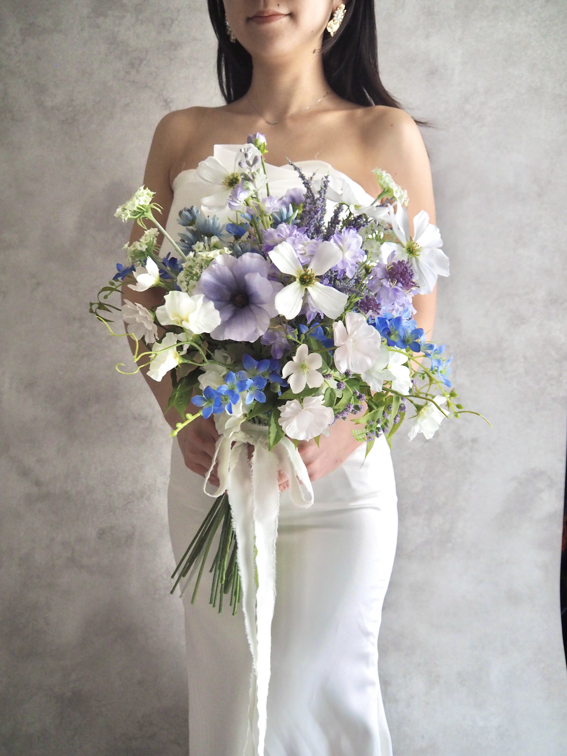 ナチュラル好きな花嫁様必見！ボリュームたっぷりの寒色系ぴょんぴょんブーケ｜ガーデン風や海外風ウェディングにぴったり