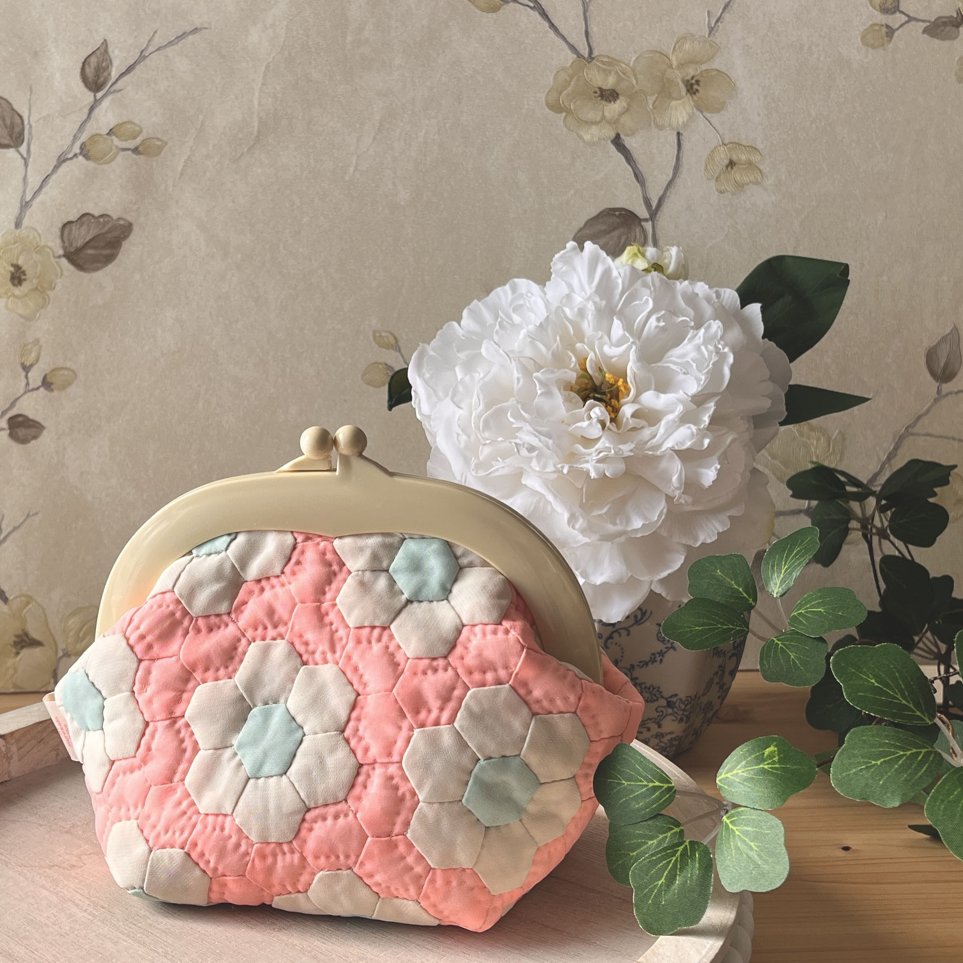 可憐な花のシフォンピースワークポーチ