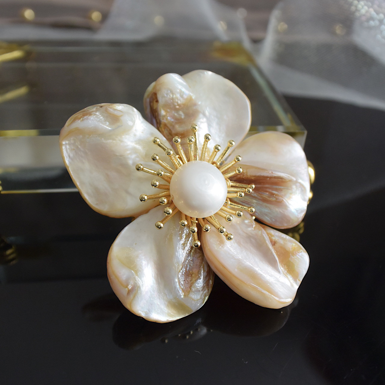 淡水パールの花びらのブローチ フォーマル・入園入学に ブローチ Spica