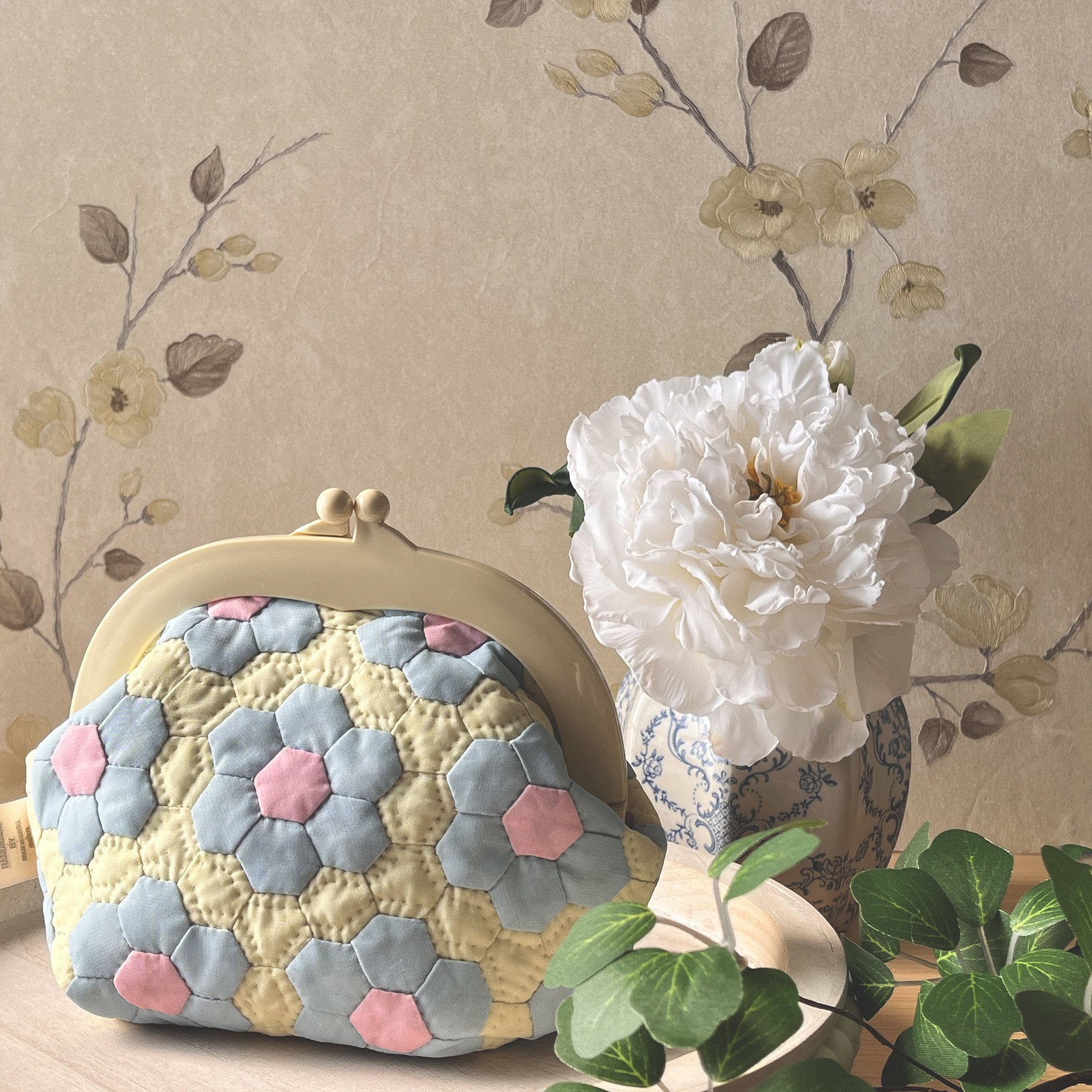 可憐な花のシフォンピースワークポーチ