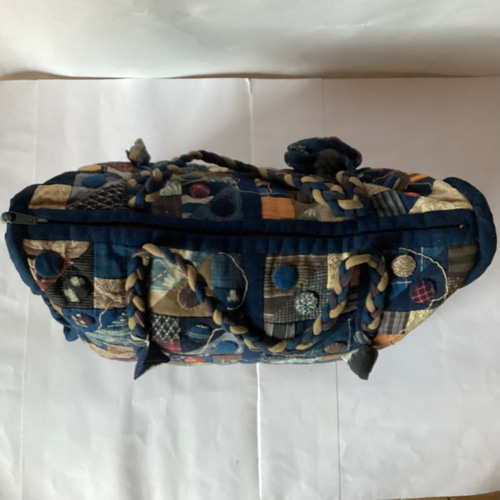 古布と剣道着で作ったパッチワークのボストンバックです。 古布と剣道着で作ったパッチワークのボストンバックです。