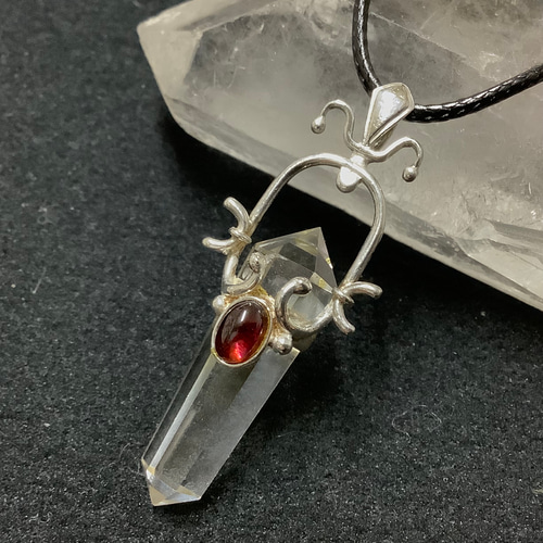 開運！ 水晶 六角柱 お守り 新品未使用！ 水晶院 - メルカリ