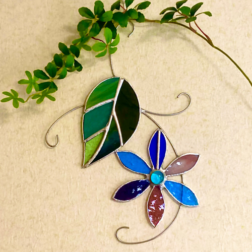 ステンドグラス お花と葉っぱのオーナメント サンキャッチャー May