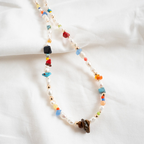 カラフルな天然石ビーズネックレス 1点限り】カラフルビーズ/天然石と淡水パールのネックレス ネックレス