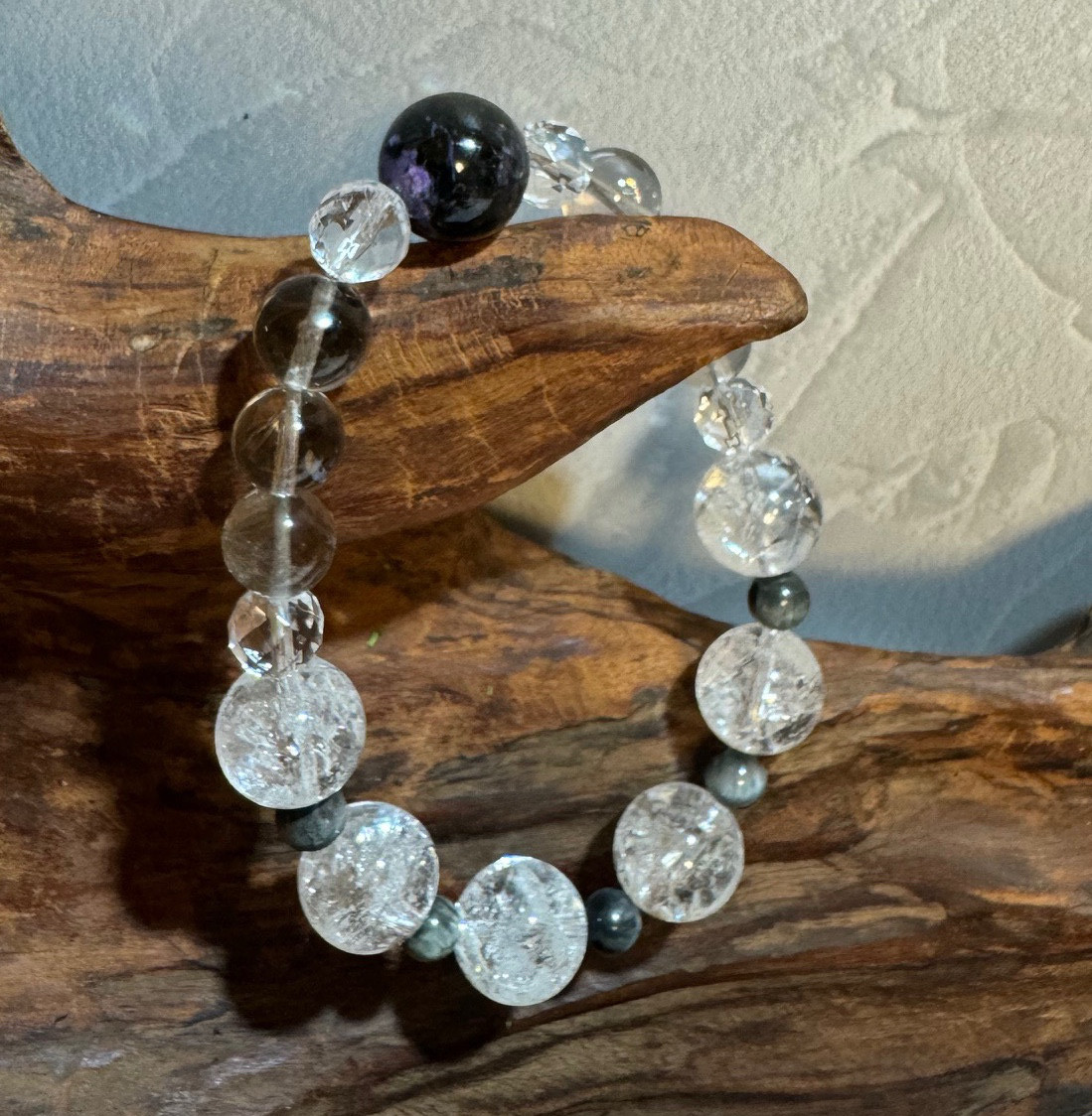 天然石ブレス～未来を切り拓く【ブラックチャロアイト、イーグルアイ、アイリス、スモーキークォーツ、水晶】