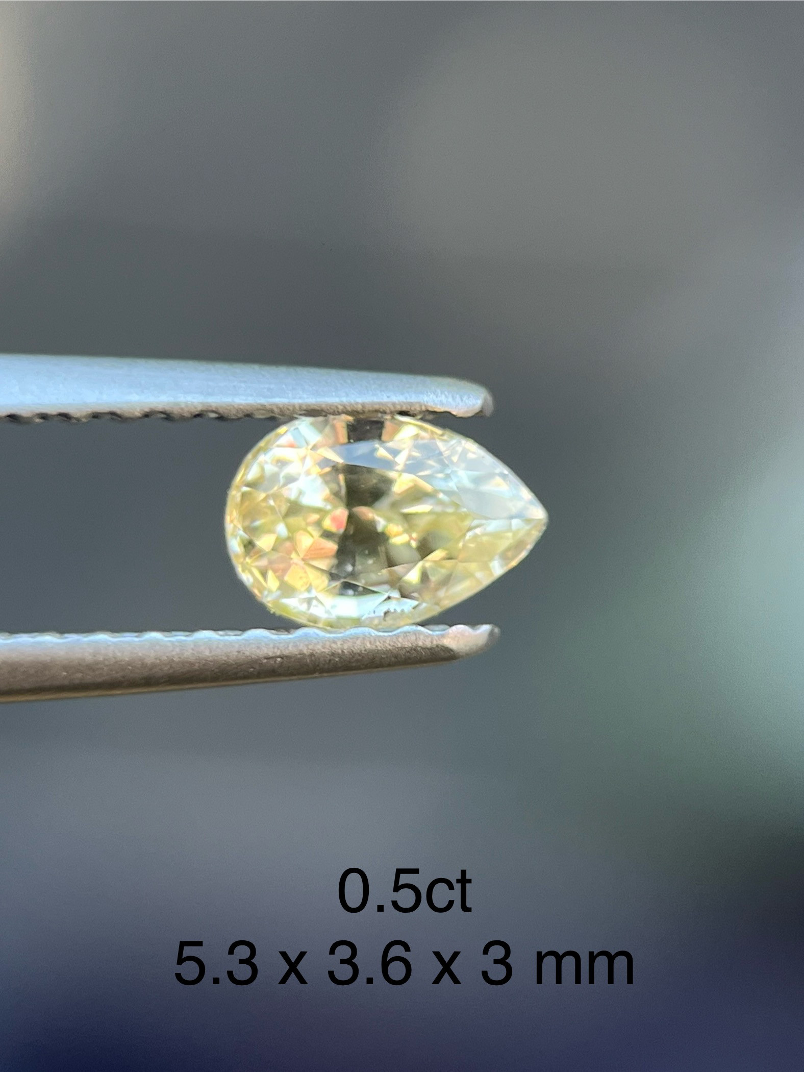 非加熱エイローサファイア 0.5ct fancy yellow Sapphire