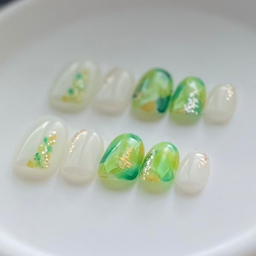 割引 リーフニュアンスネイルチップ 緑 黄緑 黄色 白シアー デート