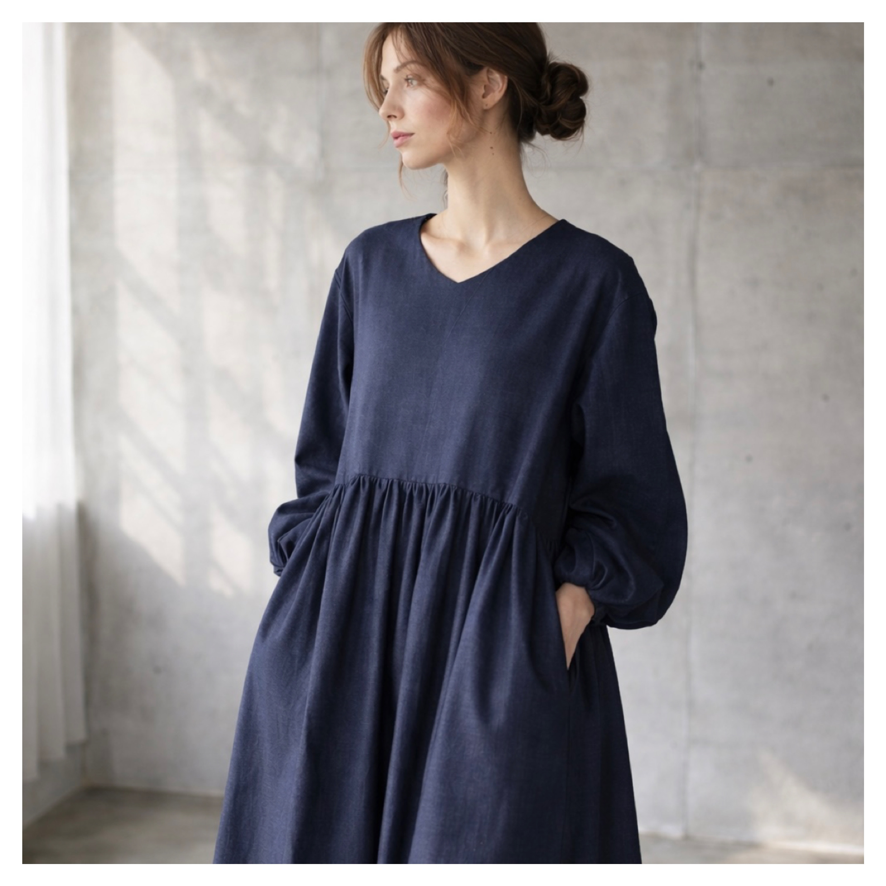 岡山県児島デニムで魅せる、ギャザーたっぷりVネックワンピース／8オンスくったりソフトデニムワンピース／インディゴ