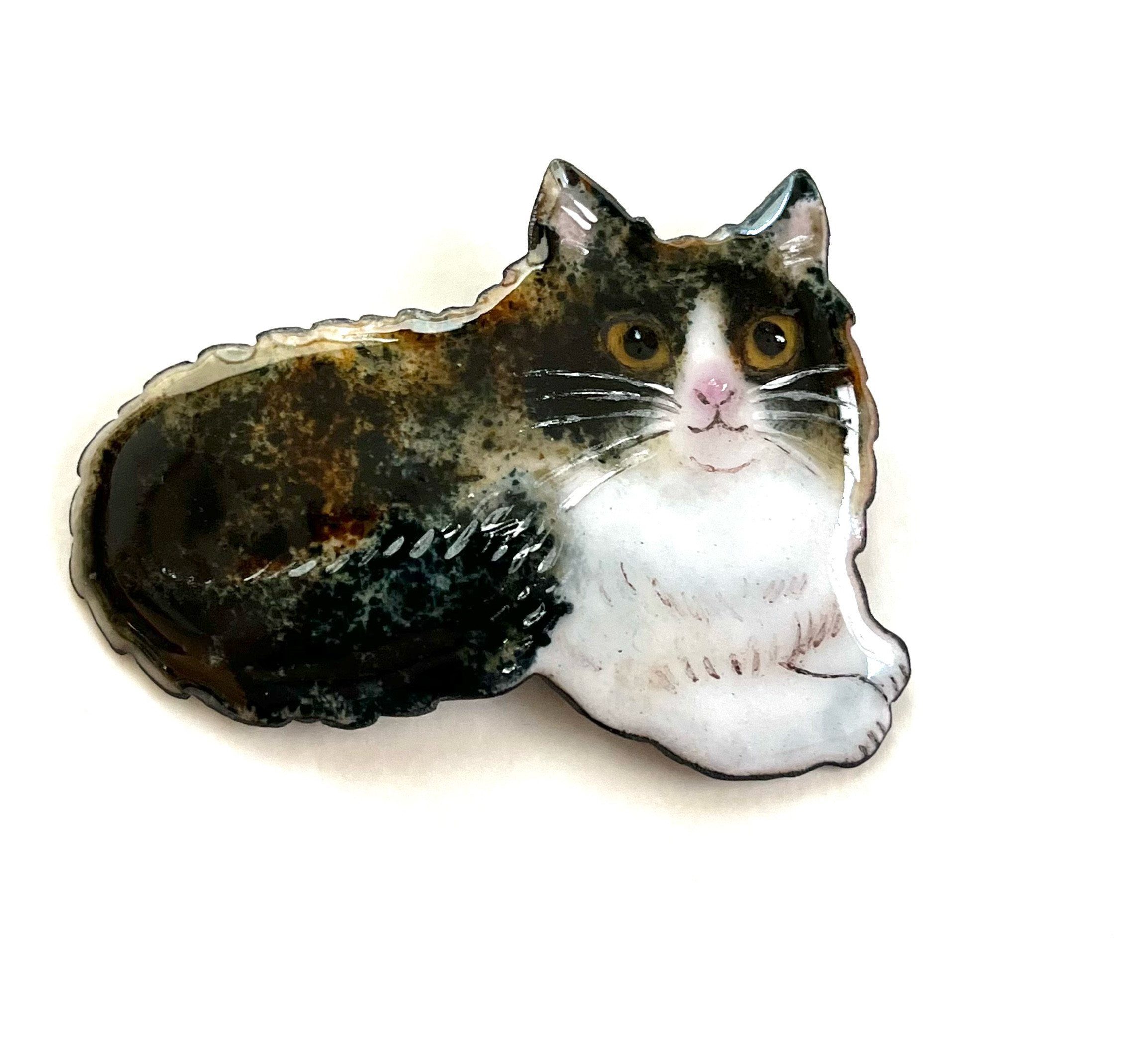 七宝焼　しっぽう焼き　長毛ハチワレ猫さんのブローチ