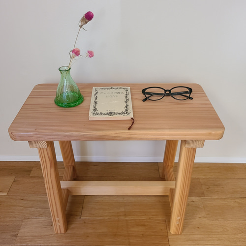 ナチュラルウッドのサイドテーブル 木の温もりと天然アロマの香り 椅子・花台 ナチュラルウッドのサイドテーブル 木の温もりと天然アロマの香り 椅子