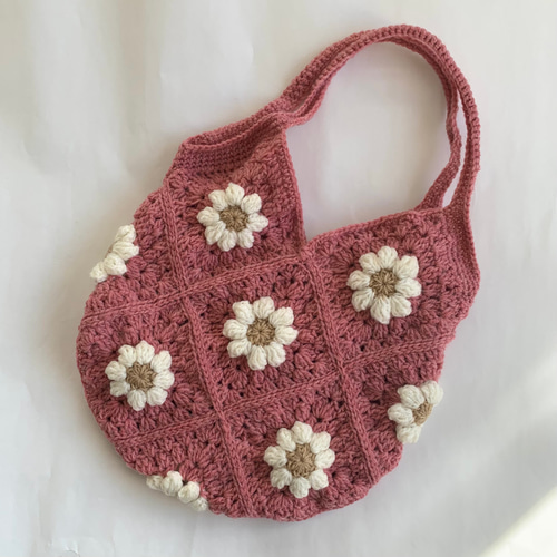 花モチーフ くすみピンクの手編みグラニー バッグ グラニーバッグ