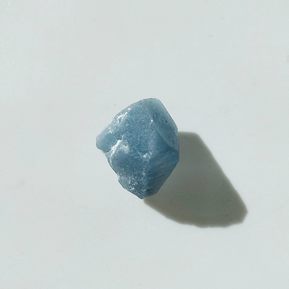 珍品しかも1kg超え！アフガニスタン産の超巨大ブルークォーツ/煙水晶単結晶