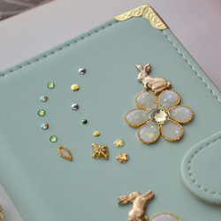 レア機種にも対応！手帳型スマホケース『うさぎとミントグリーンの庭 』milky white flowers全機種注文可◎ 3枚目の画像