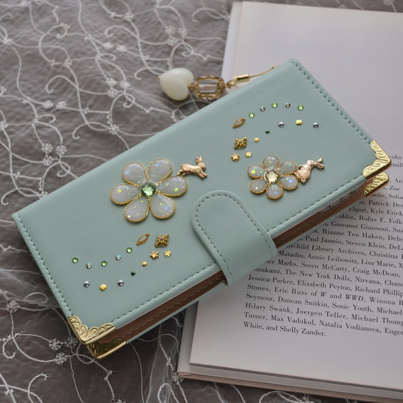 レア機種にも対応！手帳型スマホケース『うさぎとミントグリーンの庭 』milky white flowers全機種注文可◎ 8枚目の画像