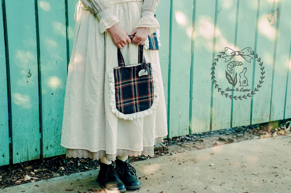 たっぷりフリルの乙女なトートバッグ【チェック&ウサギ】 2枚目の画像