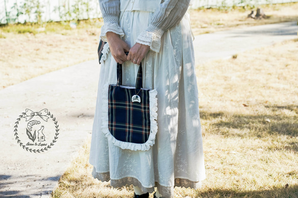 たっぷりフリルの乙女なトートバッグ【チェック&ウサギ】 12枚目の画像