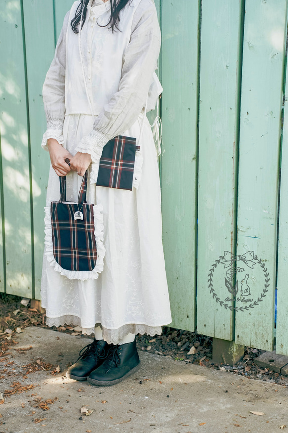 たっぷりフリルの乙女なトートバッグ【チェック&ウサギ】 14枚目の画像