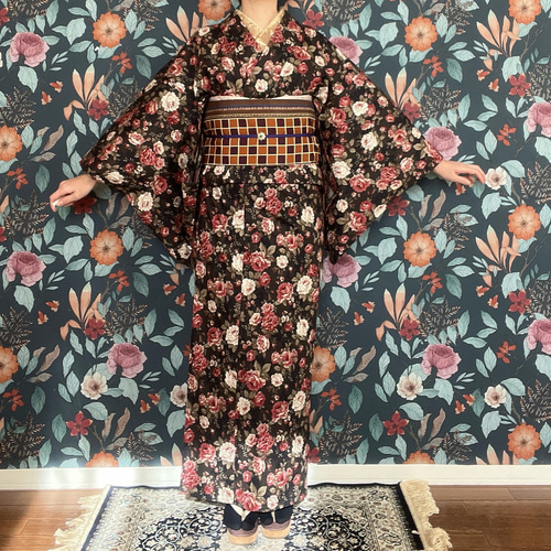 チャコールブラウン薔薇柄木綿着物 着物 花鹿 kajika 通販 18733392