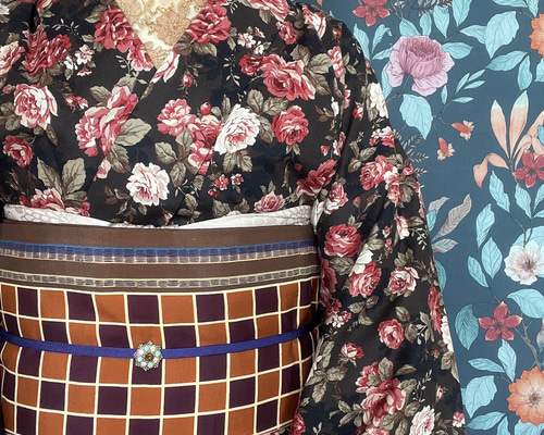 小紋 着物 生成色　薔薇　縦柄 美品 薔薇 トールサイズ 小紋 着物 A1651