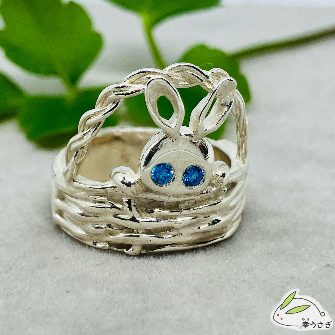 籠の中からこんにちは、籠入りうさぎのリング_光沢仕上げ(925,ジルコニア-ブルーカラー/11号)