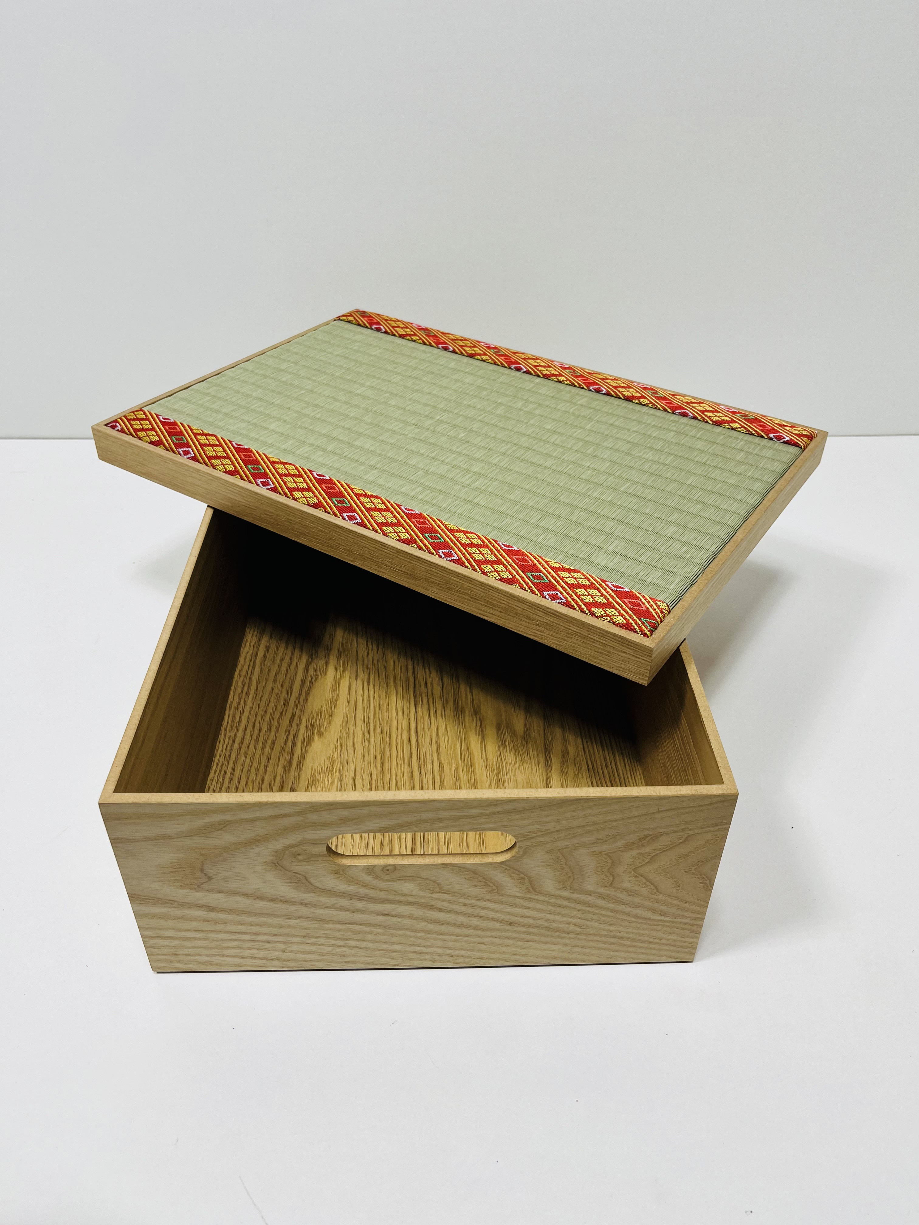 畳収納飾り台ボックス　高貴な繧繝縁（うんげんべり）柄