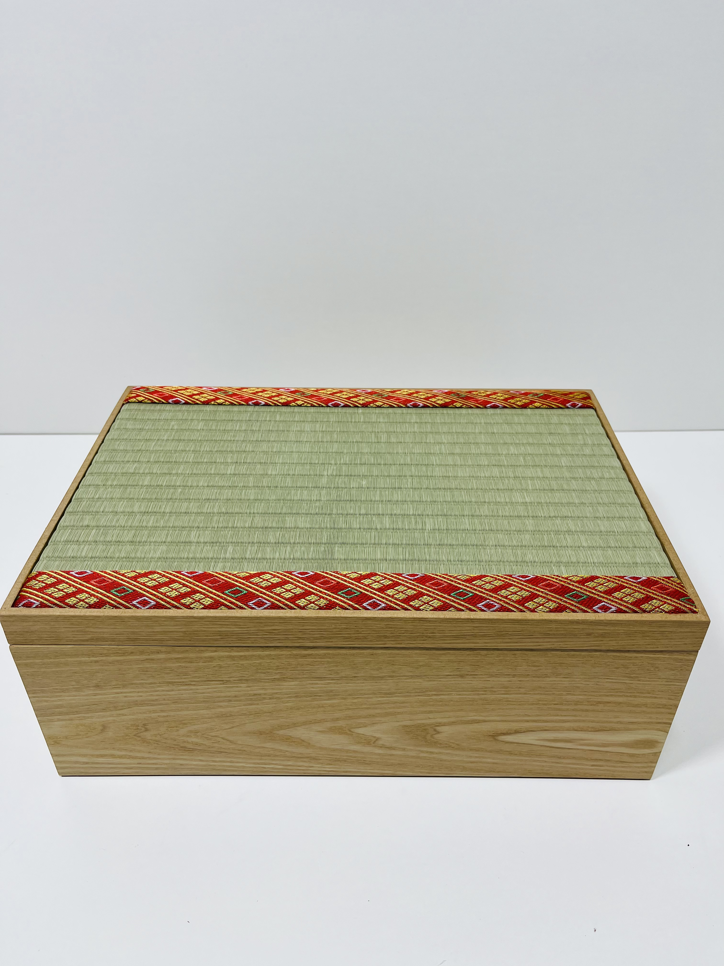 畳収納飾り台ボックス　高貴な繧繝縁（うんげんべり）柄