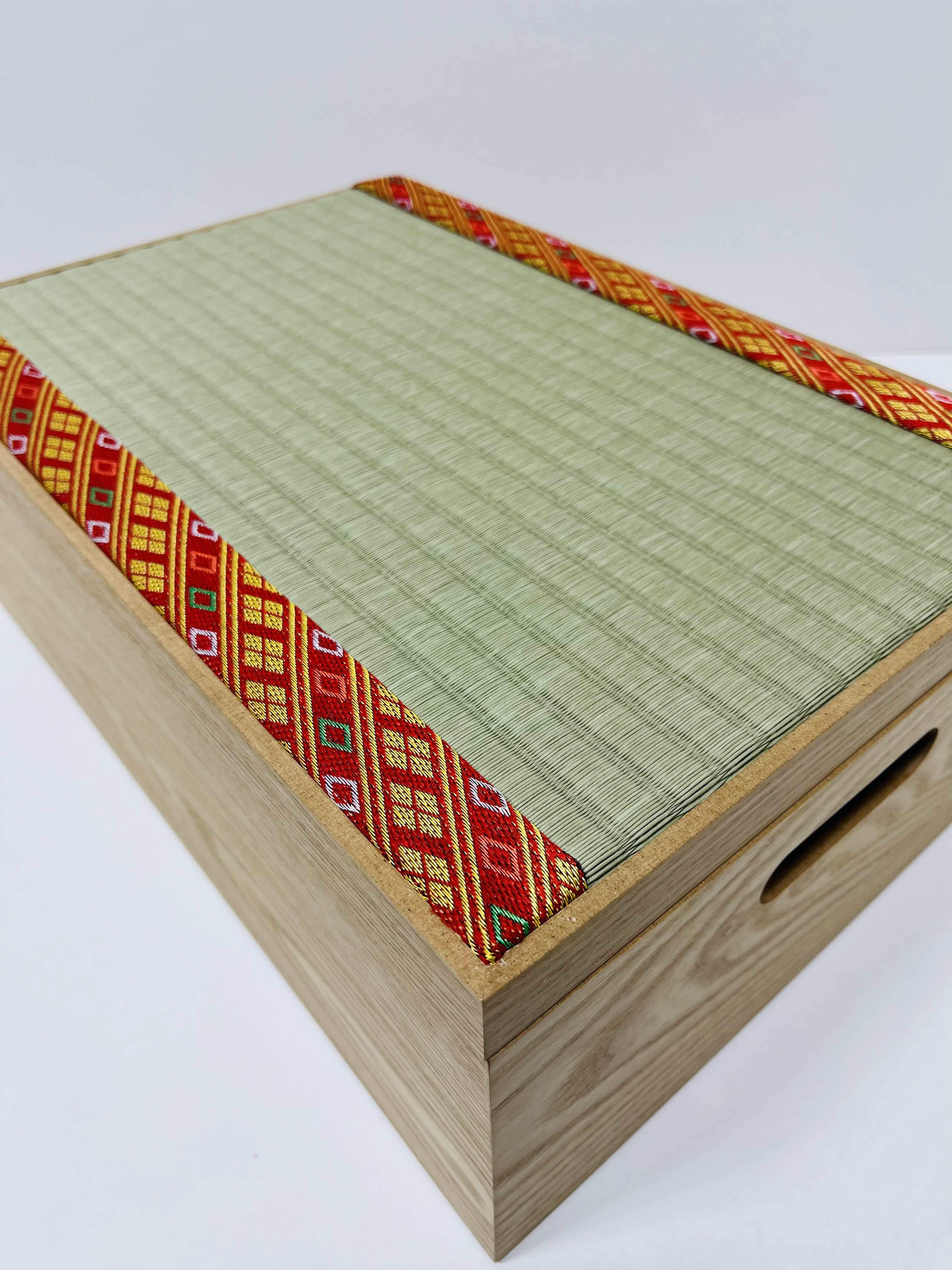 畳収納飾り台ボックス　高貴な繧繝縁（うんげんべり）柄