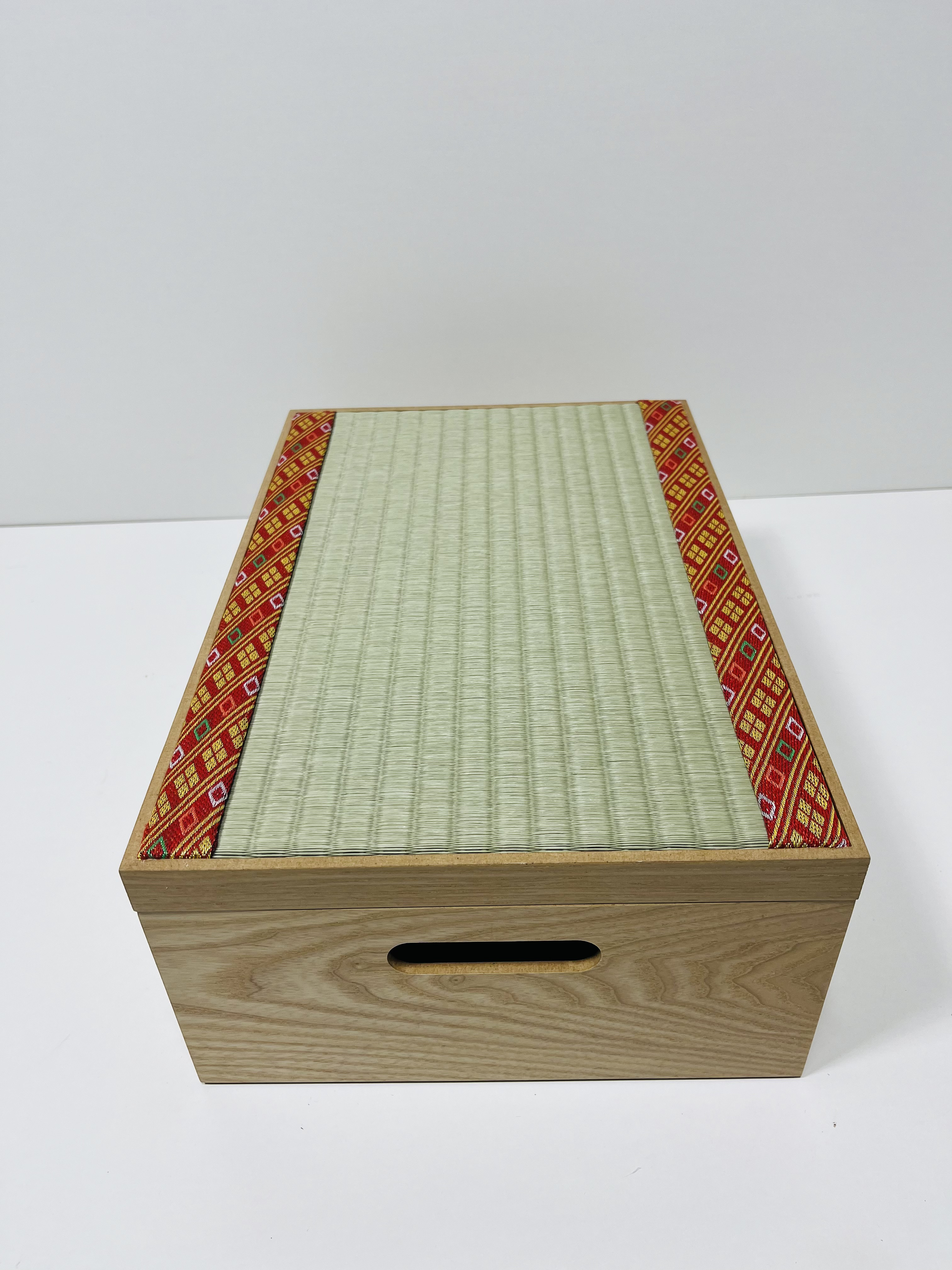 畳収納飾り台ボックス　高貴な繧繝縁（うんげんべり）柄