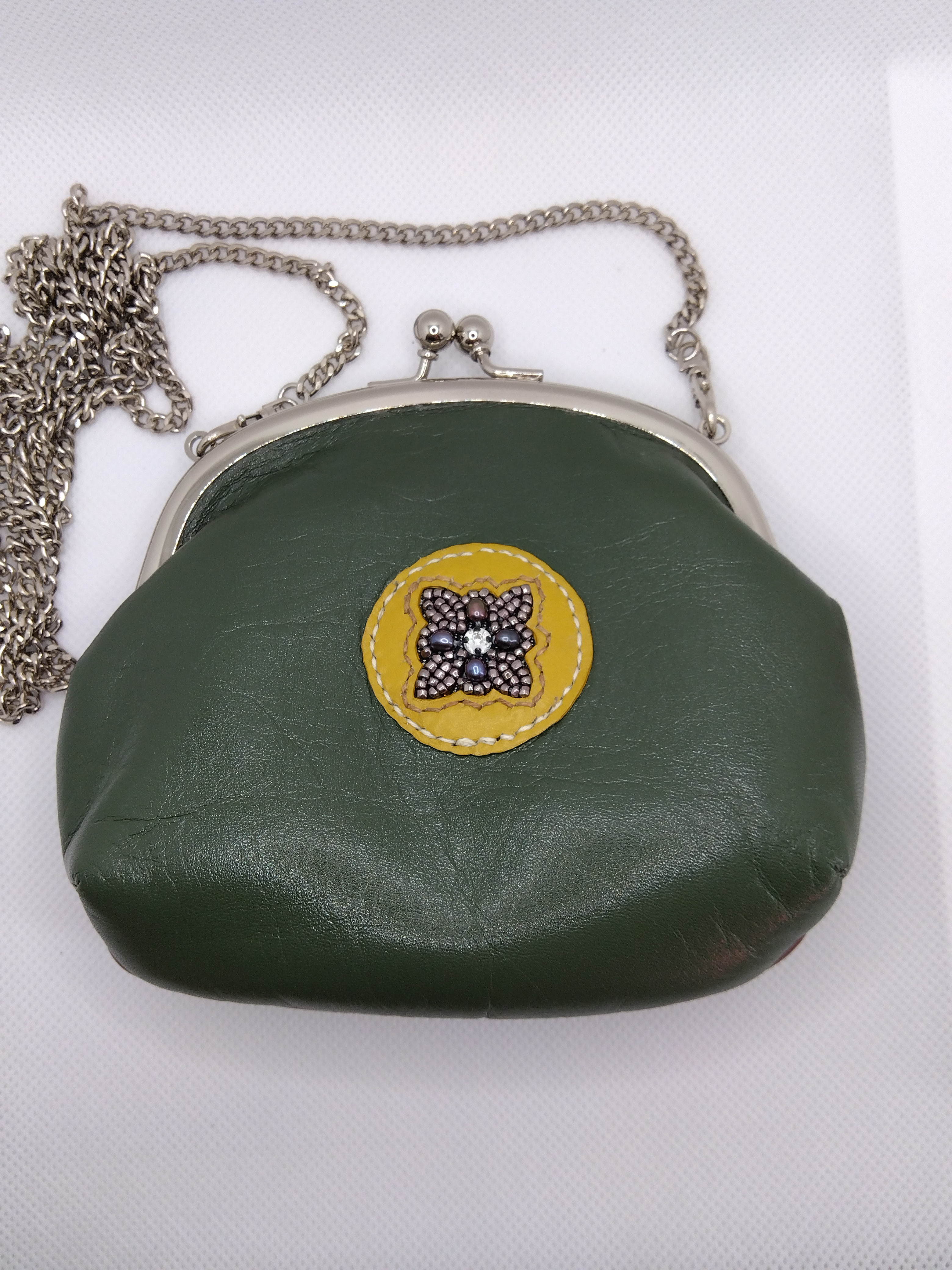 ツートンカラーのがま口ポシェット　 ビーズ刺繍アンティークフラワー　Sサイズ